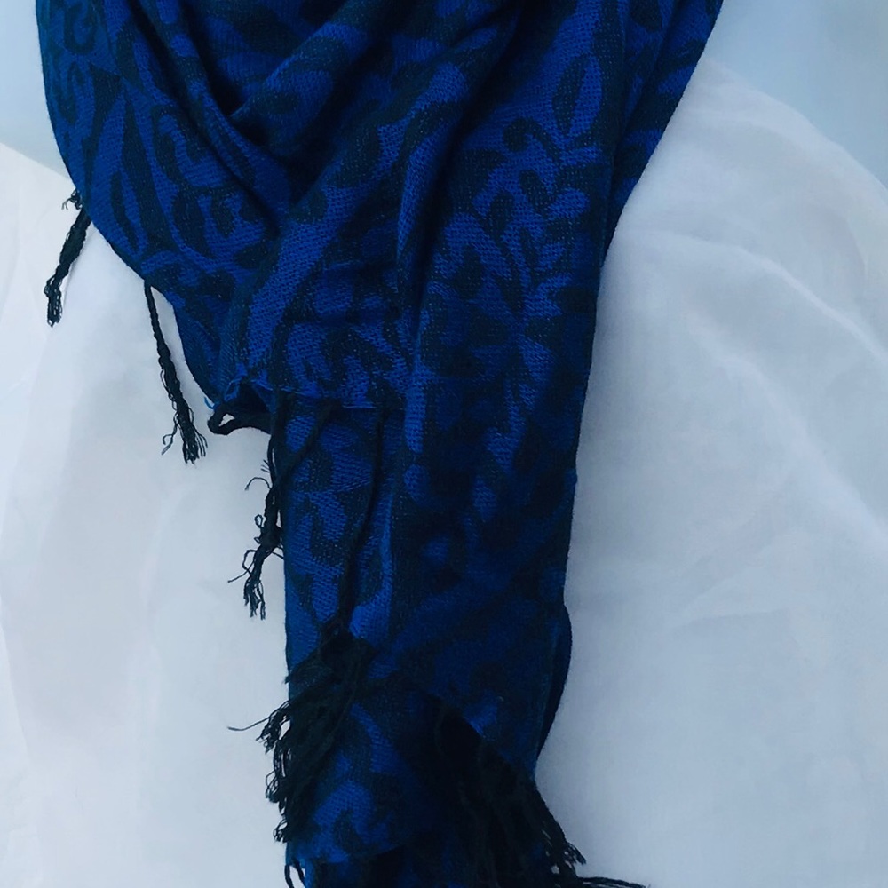 Shawl Scarf Blue, O. S.